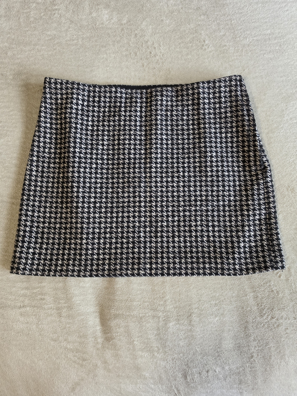 H&M Black and White Houndstooth Mini Skirt